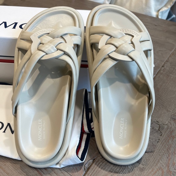 MONCLER BELL SOFT LEATHER SLIDES - Picture 5 of 11